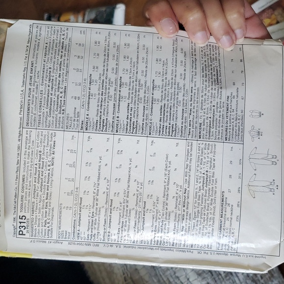 Bundle of sewing Costume Patterns - Picture 3 of 7